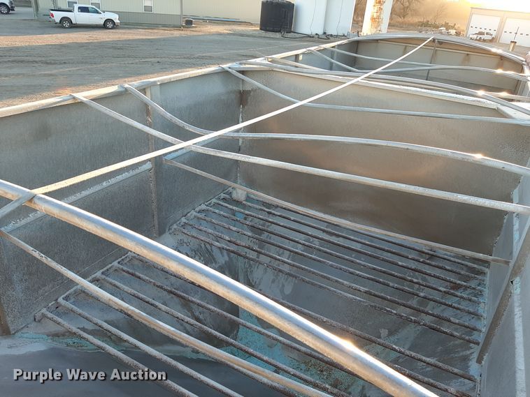 image for item LX9955 2014 KBH  fertilizer tender trailer