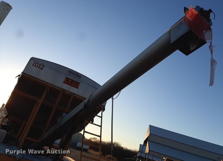 image for item LX9955 2014 KBH  fertilizer tender trailer