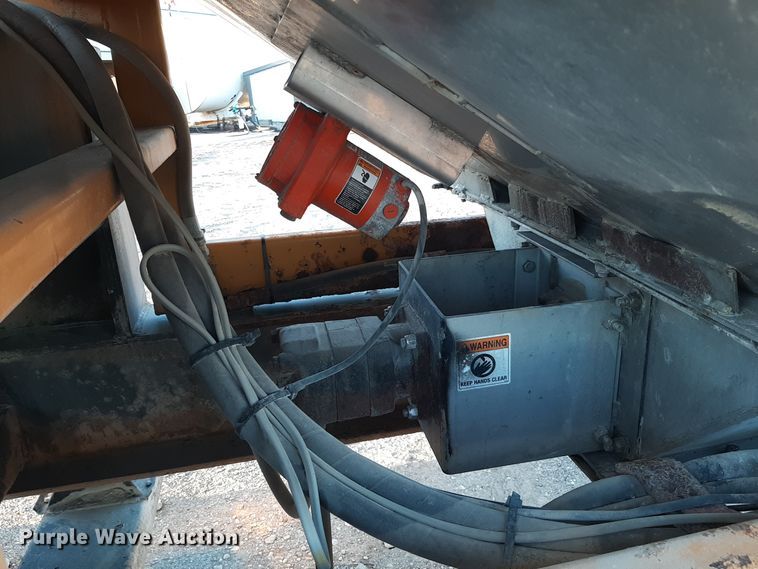 image for item LX9955 2014 KBH  fertilizer tender trailer