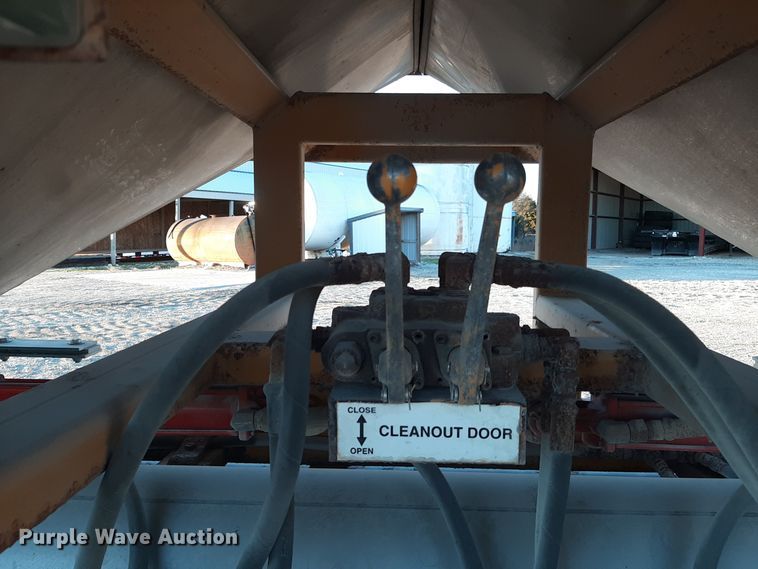 image for item LX9955 2014 KBH  fertilizer tender trailer