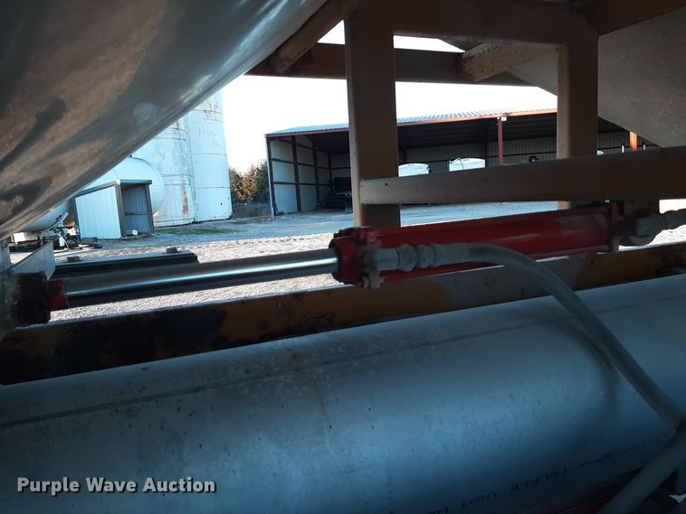 image for item LX9955 2014 KBH  fertilizer tender trailer