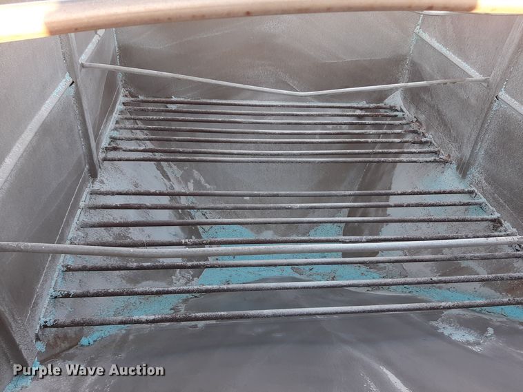 image for item LX9955 2014 KBH  fertilizer tender trailer