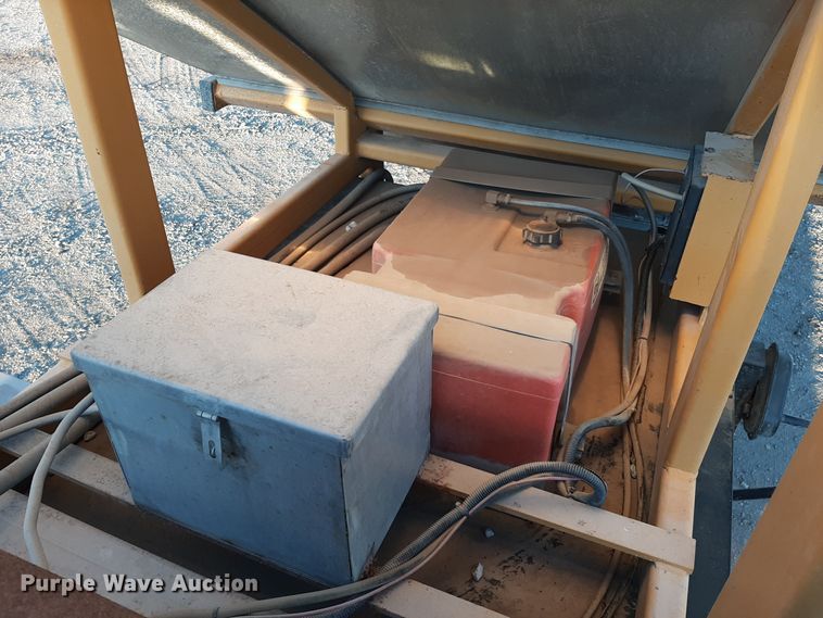 image for item LX9955 2014 KBH  fertilizer tender trailer