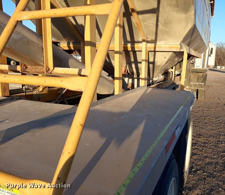 image for item LX9955 2014 KBH  fertilizer tender trailer