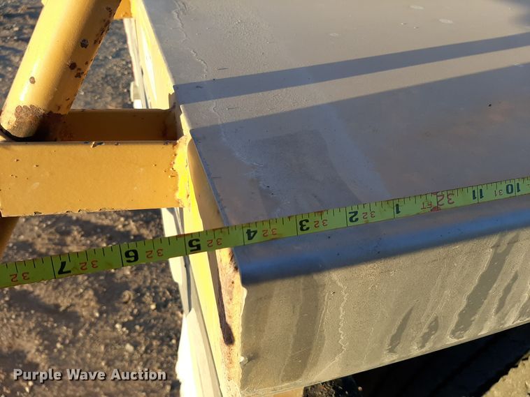 image for item LX9955 2014 KBH  fertilizer tender trailer