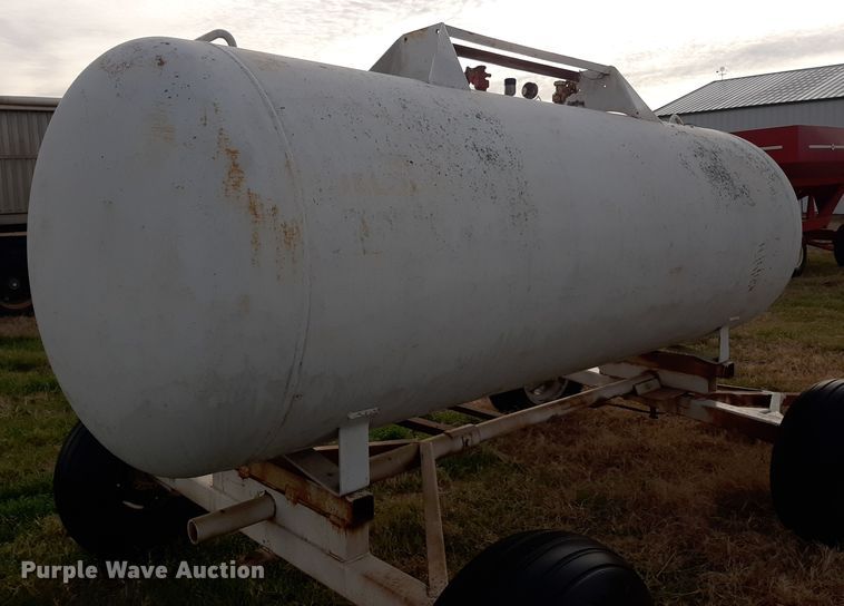 image for item LX9958 Beaird  NH3 tank trailer