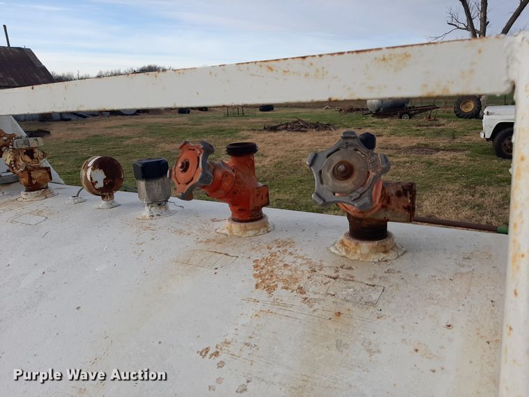 image for item LX9958 Beaird  NH3 tank trailer