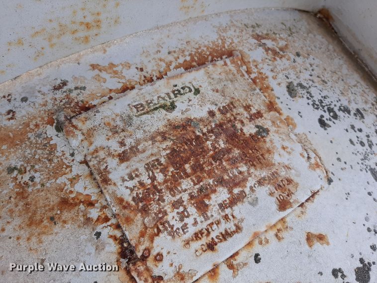 image for item LX9958 Beaird  NH3 tank trailer