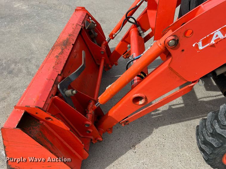 image for item MH9977 2020 Kubota B2650HSD-C  MFWD tractor