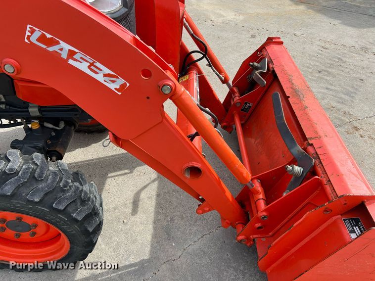 image for item MH9977 2020 Kubota B2650HSD-C  MFWD tractor