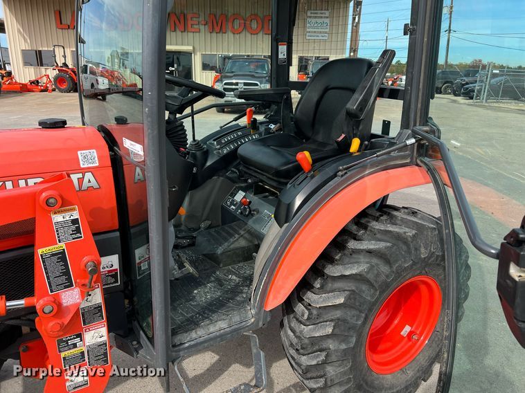 image for item MH9977 2020 Kubota B2650HSD-C  MFWD tractor