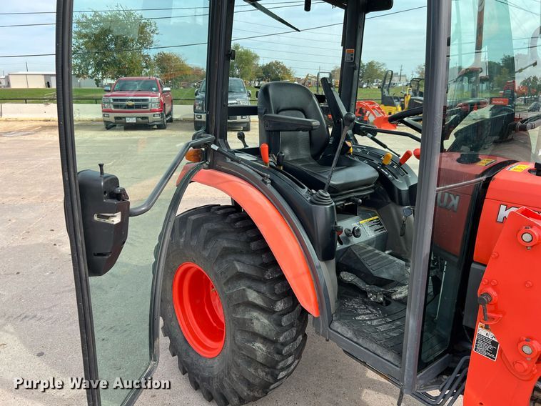 image for item MH9977 2020 Kubota B2650HSD-C  MFWD tractor