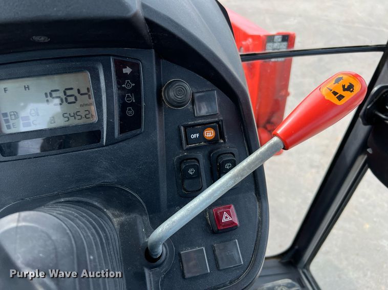 image for item MH9977 2020 Kubota B2650HSD-C  MFWD tractor