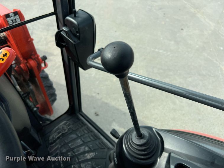 image for item MH9977 2020 Kubota B2650HSD-C  MFWD tractor