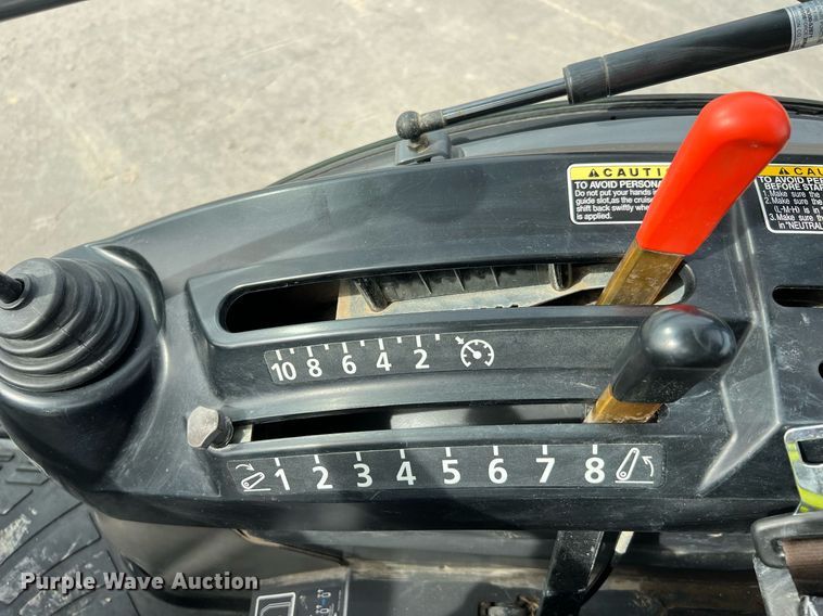 image for item MH9977 2020 Kubota B2650HSD-C  MFWD tractor