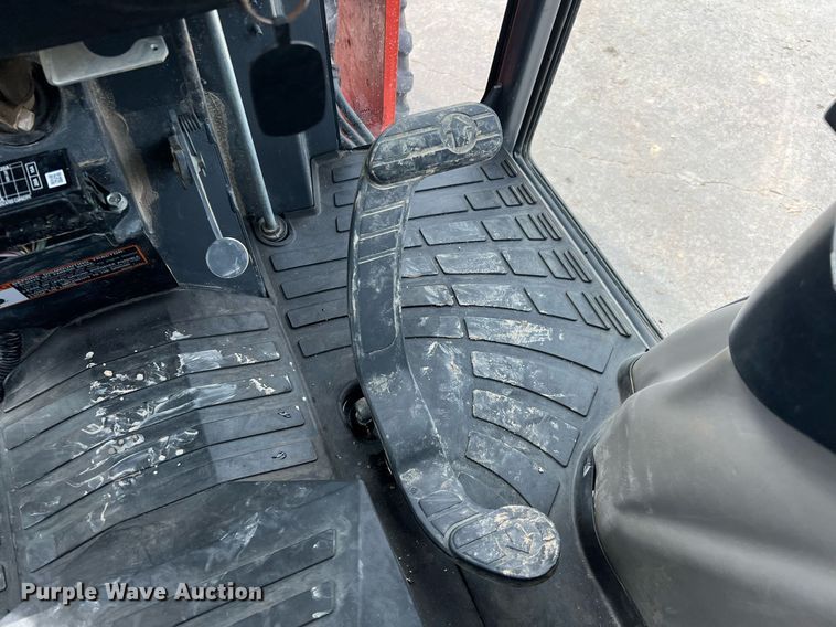 image for item MH9977 2020 Kubota B2650HSD-C  MFWD tractor