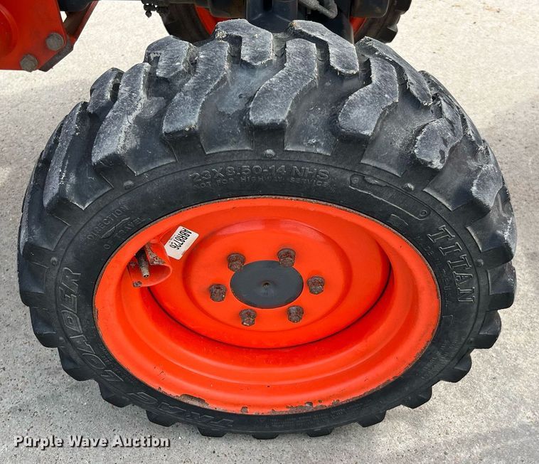 image for item MH9977 2020 Kubota B2650HSD-C  MFWD tractor