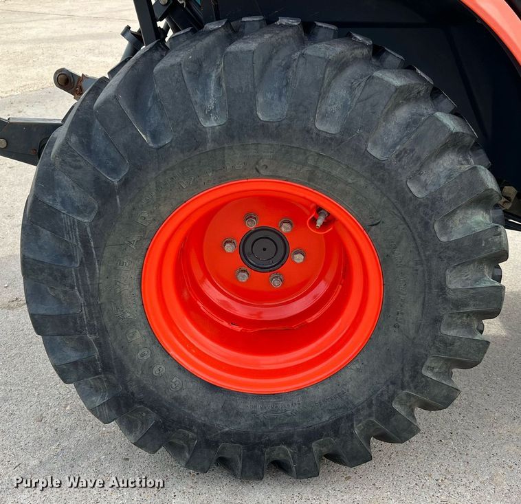 image for item MH9977 2020 Kubota B2650HSD-C  MFWD tractor