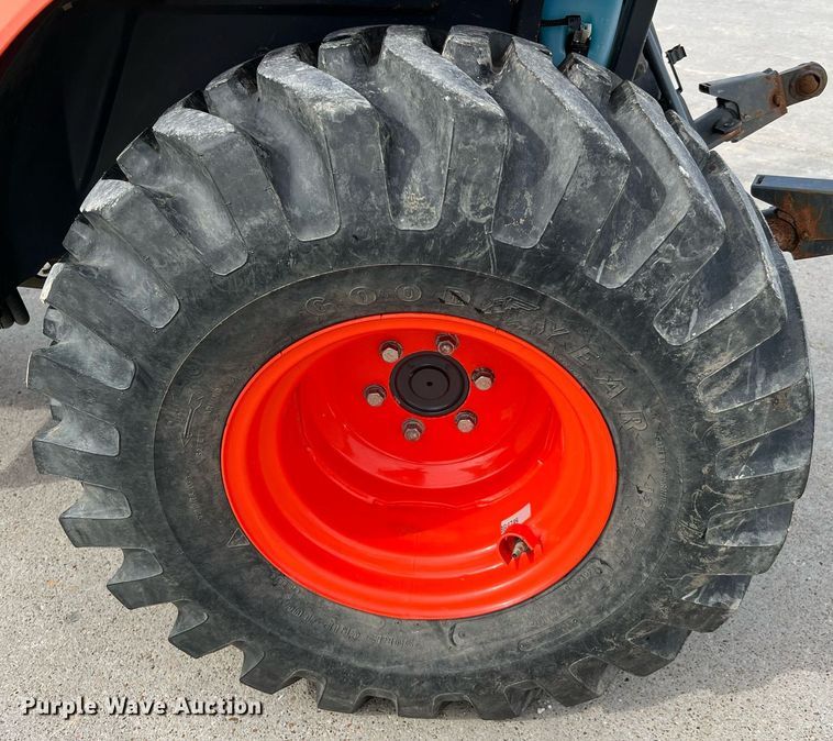 image for item MH9977 2020 Kubota B2650HSD-C  MFWD tractor