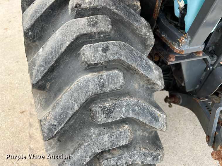 image for item MH9977 2020 Kubota B2650HSD-C  MFWD tractor