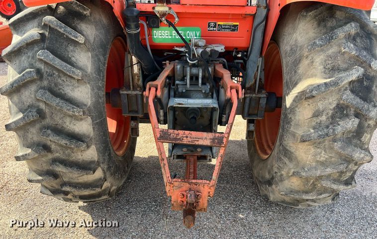 image for item MH9978 2007 Kubota M7040F  tractor