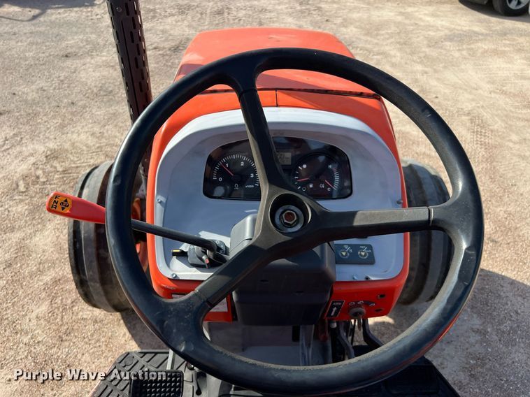 image for item MH9978 2007 Kubota M7040F  tractor