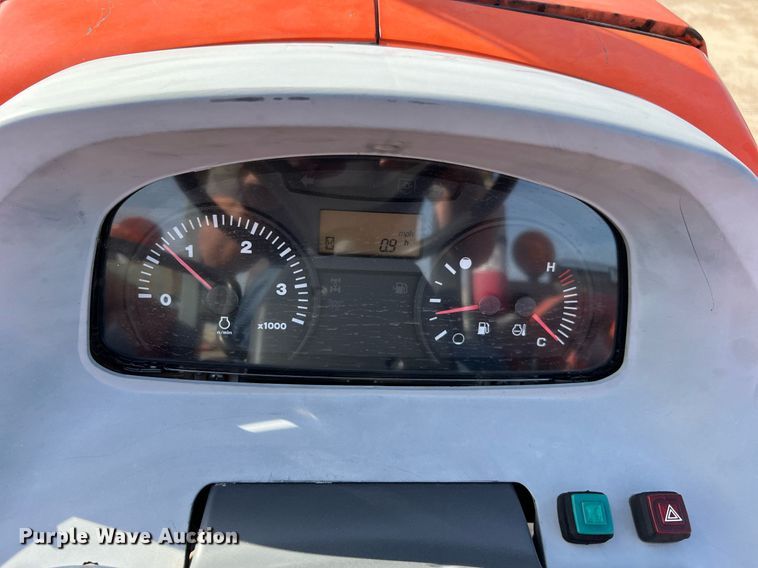 image for item MH9978 2007 Kubota M7040F  tractor