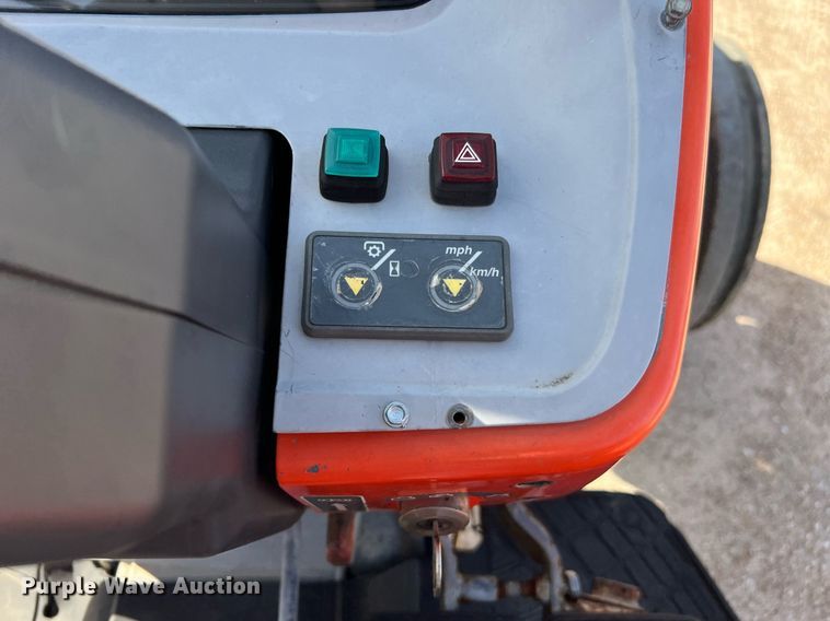 image for item MH9978 2007 Kubota M7040F  tractor