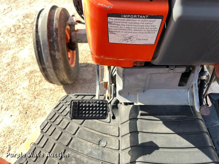 image for item MH9978 2007 Kubota M7040F  tractor