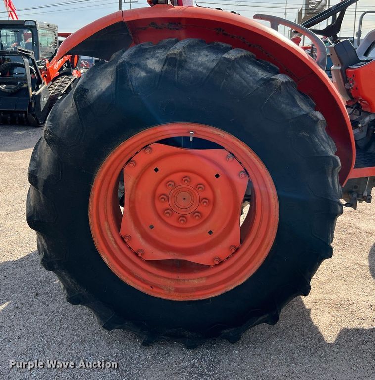 image for item MH9978 2007 Kubota M7040F  tractor