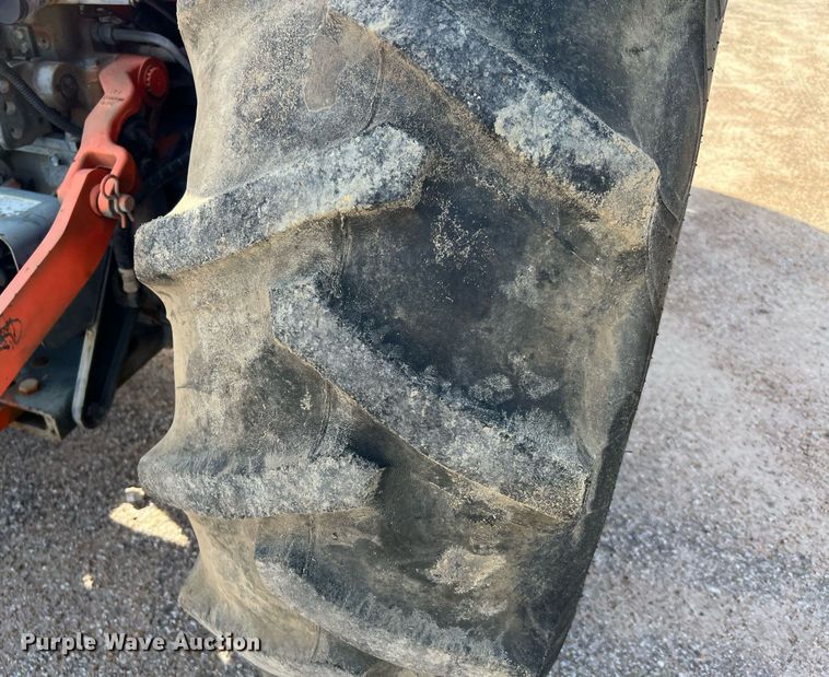 image for item MH9978 2007 Kubota M7040F  tractor