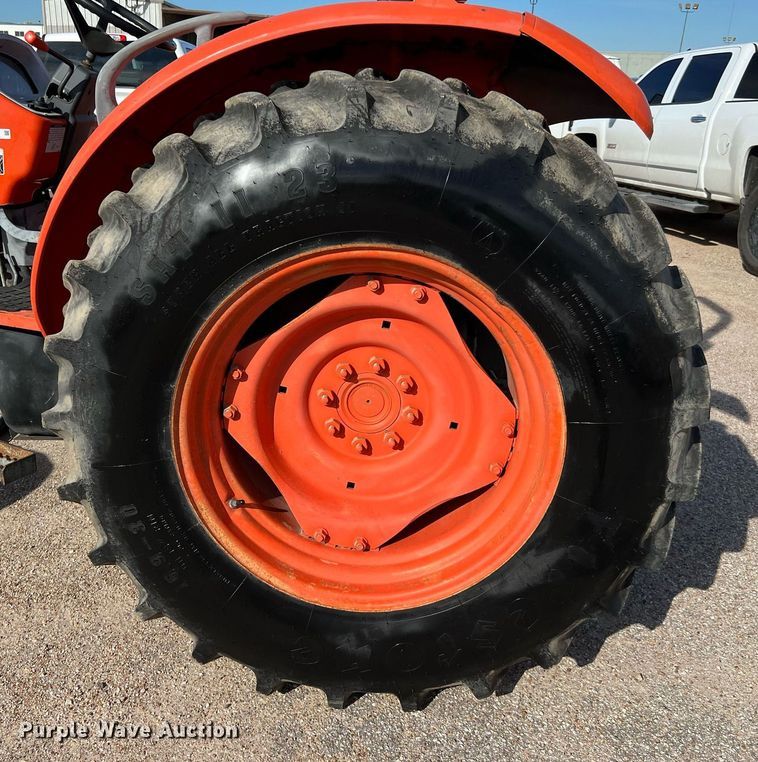 image for item MH9978 2007 Kubota M7040F  tractor