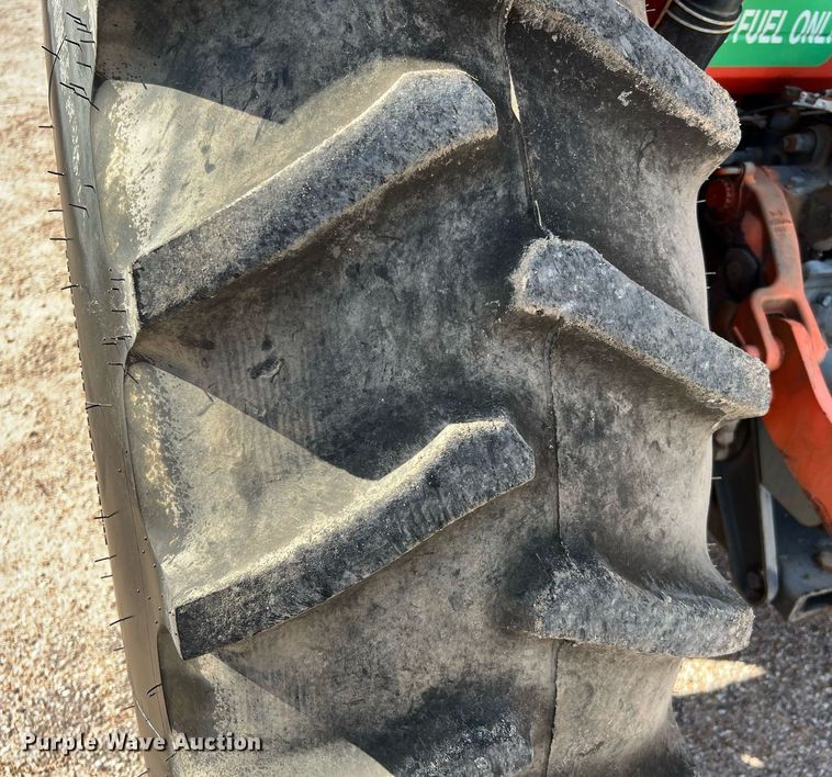 image for item MH9978 2007 Kubota M7040F  tractor