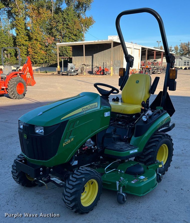 image for item MH9983 2021 John Deere 1025R  MFWD tractor
