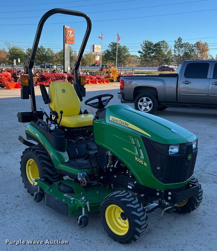 image for item MH9983 2021 John Deere 1025R  MFWD tractor