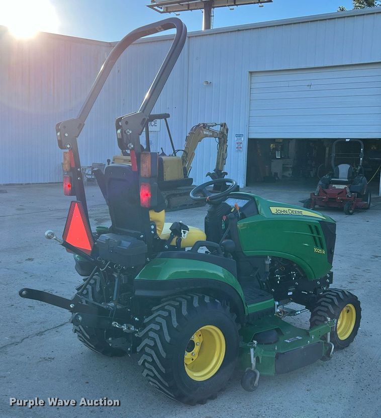 image for item MH9983 2021 John Deere 1025R  MFWD tractor