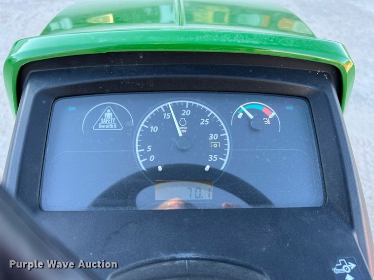 image for item MH9983 2021 John Deere 1025R  MFWD tractor