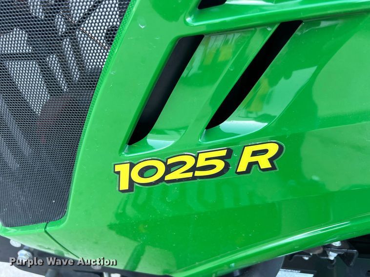 image for item MH9983 2021 John Deere 1025R  MFWD tractor