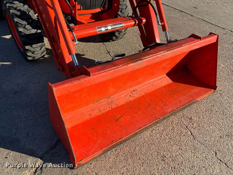 image for item MH9984 2018 Kubota L3301HST  MFWD tractor