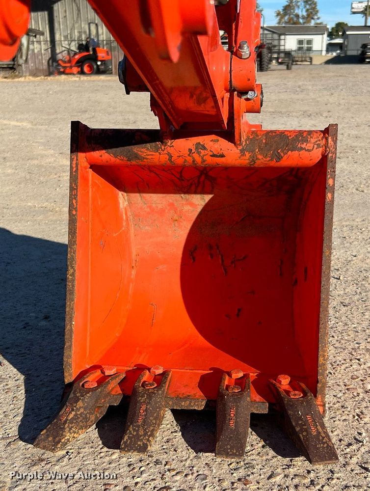 image for item MH9984 2018 Kubota L3301HST  MFWD tractor