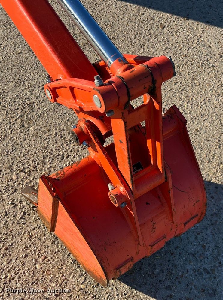 image for item MH9984 2018 Kubota L3301HST  MFWD tractor