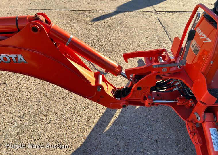 image for item MH9984 2018 Kubota L3301HST  MFWD tractor