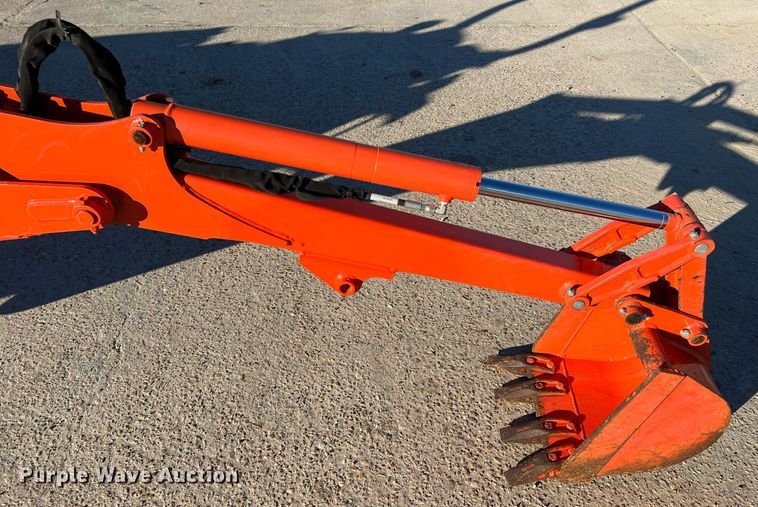 image for item MH9984 2018 Kubota L3301HST  MFWD tractor