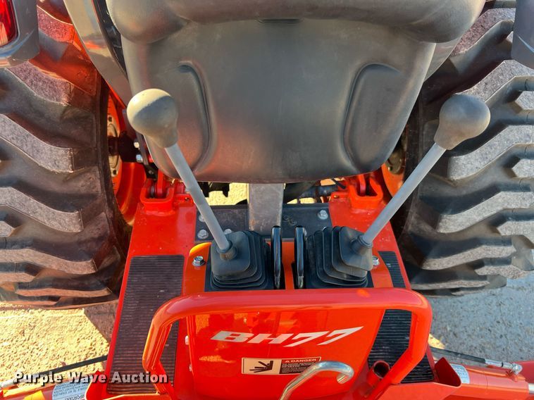 image for item MH9984 2018 Kubota L3301HST  MFWD tractor