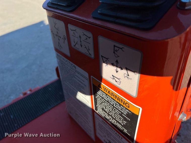 image for item MH9984 2018 Kubota L3301HST  MFWD tractor