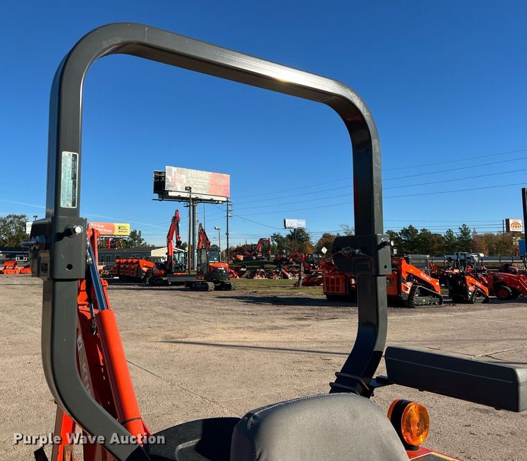 image for item MH9984 2018 Kubota L3301HST  MFWD tractor