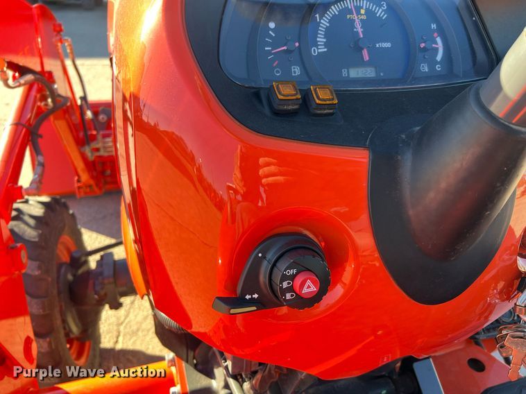 image for item MH9984 2018 Kubota L3301HST  MFWD tractor