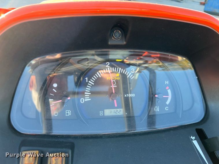 image for item MH9984 2018 Kubota L3301HST  MFWD tractor