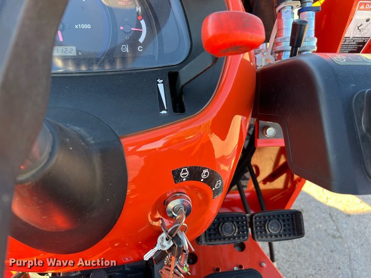 image for item MH9984 2018 Kubota L3301HST  MFWD tractor