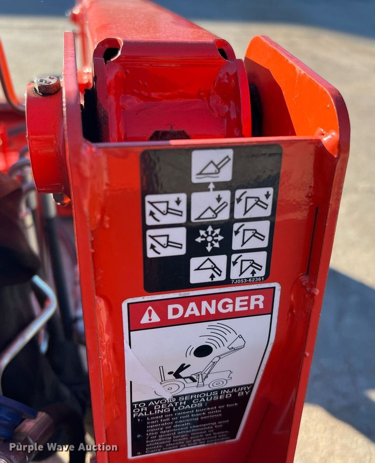 image for item MH9984 2018 Kubota L3301HST  MFWD tractor